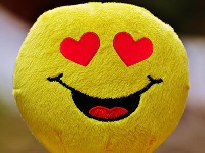 emojis-squeaky-plush-toy